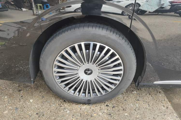 Used VOYAH Dream 2025 PHEV Four-Wheel Drive Prestige Kunpeng Edition Exterior 5