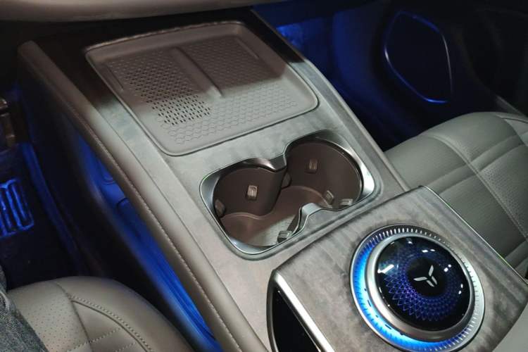 Used Hongqi Tiangong 08 2025 680 Ultra Four-Wheel-Drive Version Gear Lever