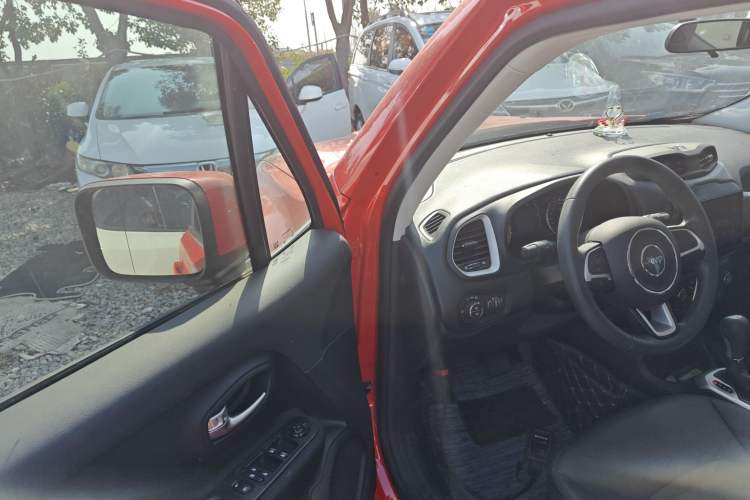 Used Jeep Renegade 2019 220T Automatic Leading Edition Driver Seat