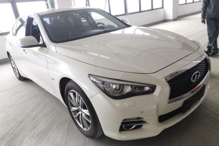 Used Infiniti Q50L 2016 2.0T Enjoyment Edition Front Right 45 Deg