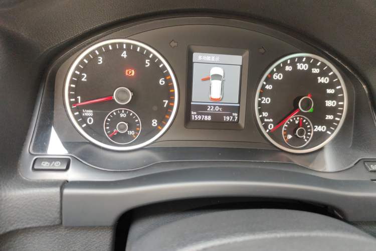 Used Volkswagen Tiguan 2013 2.0 TSI Automatic All-Wheel-Drive Flagship Edition Odometer Close Up