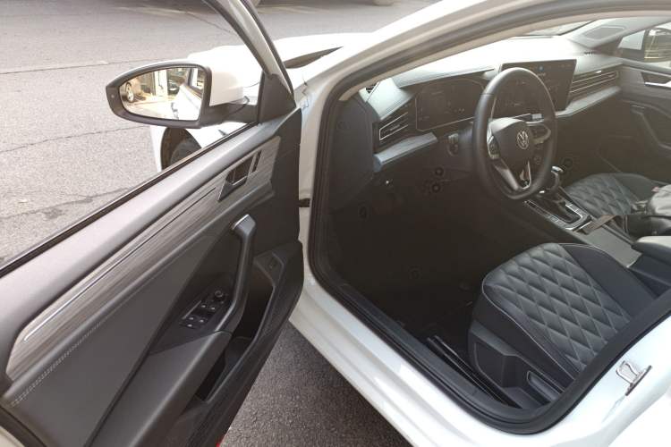 Used Volkswagen Sagitar 2023 300TSI DSG Excellence Edition Interior 3