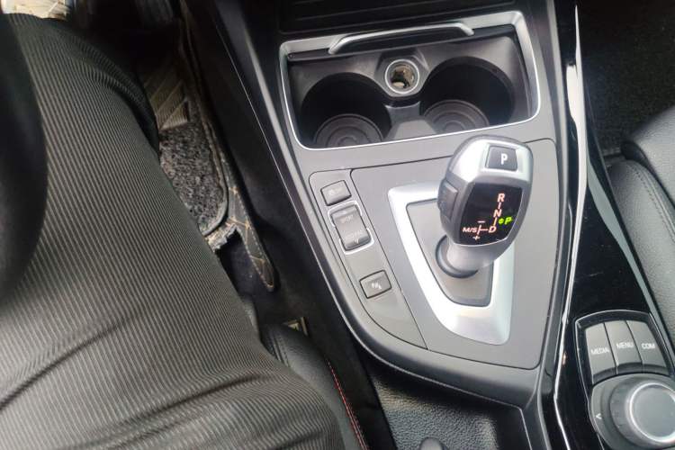 Used BMW 2 Series 2019 225i Convertible Coupe Sports Design Package Gear Lever