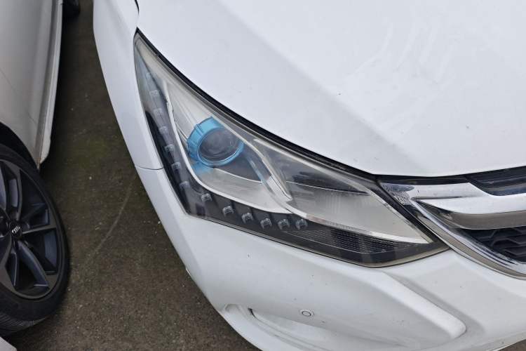 Used BYD Song 2016 GaiShi Edition 1.5TI Manual Elite Model Right Front Headlight
