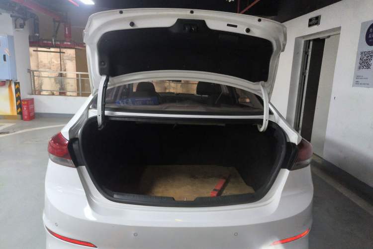 Used Hyundai Elantra (6th Generation / Lingdong) 2016 1.6L Manual ZhiXuan · Dynamic Model
