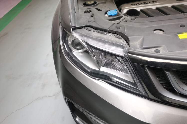 Used Geely Auto Emgrand X7 Sport 2020 1.8TD Manual Two-Wheel Drive Zhiya Model Right Front Headlight