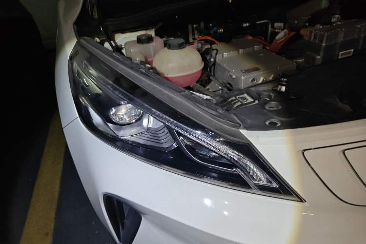 Used Geely Auto Emgrand GSe 2018 ZhenShang Model Right Front Headlight