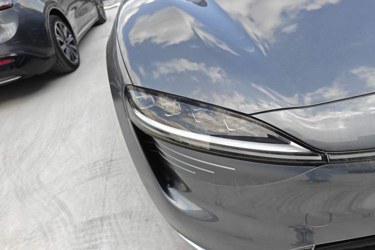 Used Hima Luxeed R7 2025 Range-Extended Version 251 km Max
