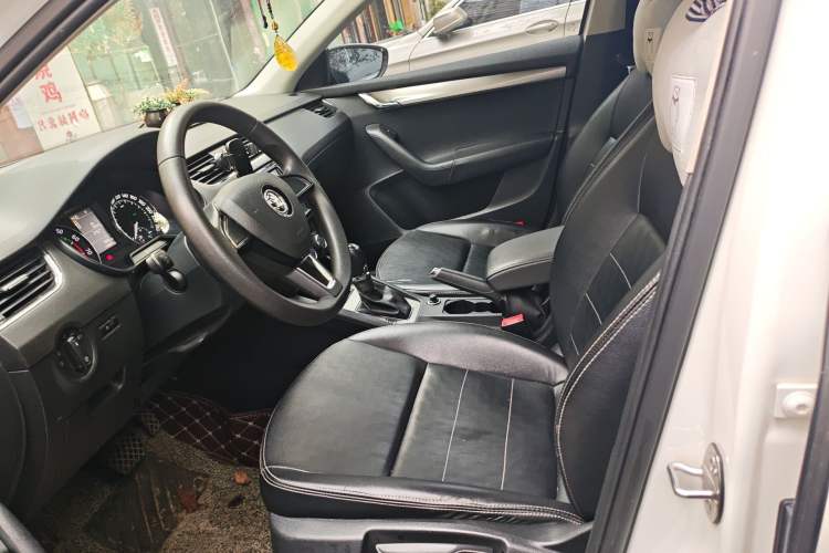 Used Skoda Octavia 2018 1.6L Automatic Comfort Edition Left Front Seat