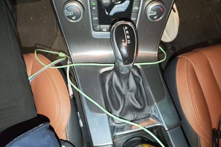 Used Volvo V60 2015 T5 Zhiya Edition Gear Lever