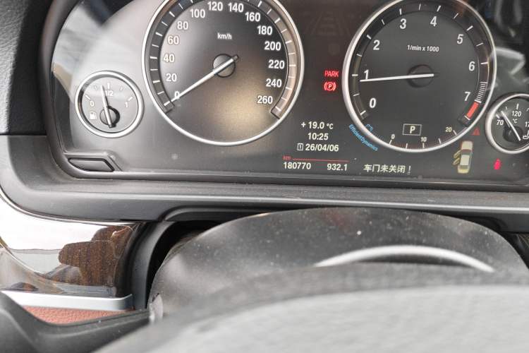 Used BMW 5 Series 2014 528Li Leading Model
