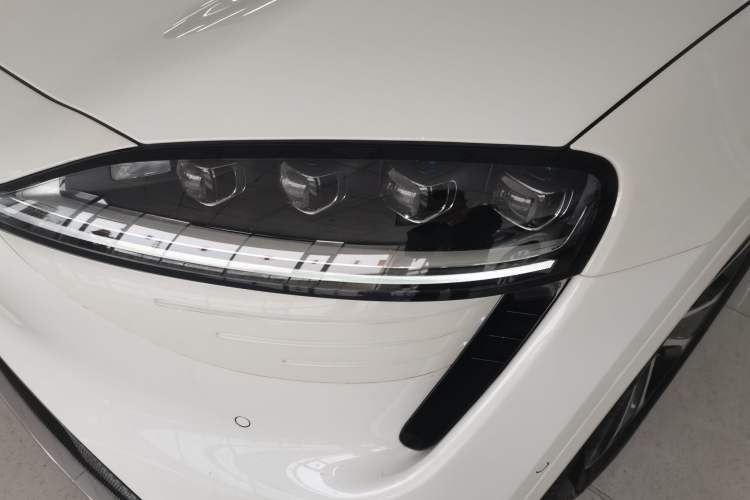 Used Hima Luxeed R7 2024 All-Electric 802 km Max