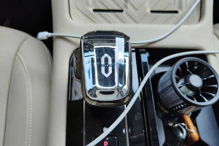 Used Hima AITO M7 2024 1.5T Rear-Drive Plus Version 5 Seats Gear Lever