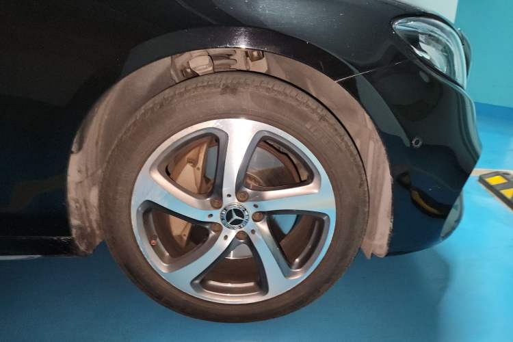 Used Mercedes-Benz E-Class 2017 E 300 L Sporty and Stylish Model
