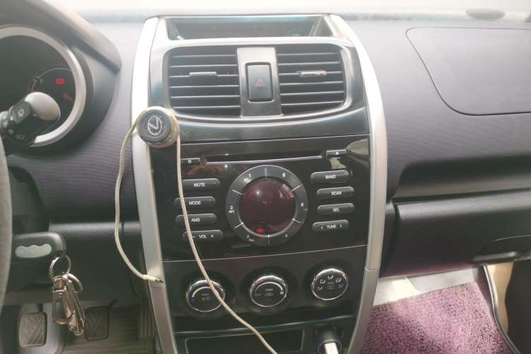 Used CHANGAN CX20 2014 1.4L Manual Sport Edition China V Standard Audio And AC Panel