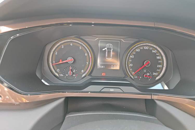 Used Volkswagen Tharu 2021 280TSI Two-Wheel-Drive Luxury Plus Edition Odometer Close Up