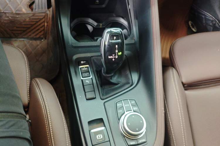 Used BMW X1 2022 sDrive25Li Leading Model Gear Lever