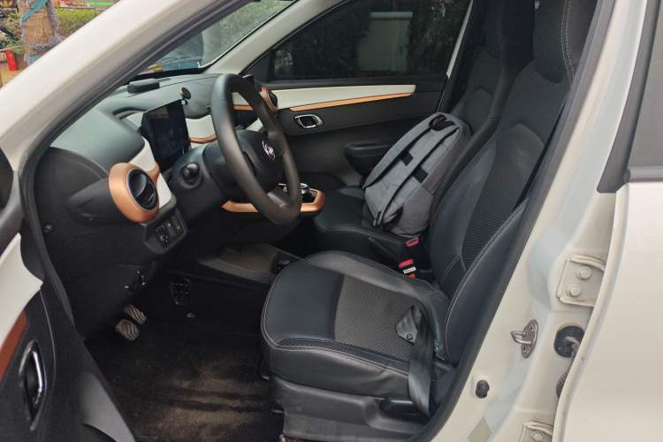 Used Dongfeng NAMMI BOX 2022 Revised Light Wind Edition 201 km Standard Version
