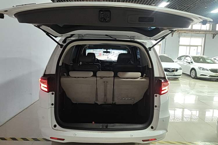 Used Honda Odyssey 2015 Revised 2.4L Luxury Edition
