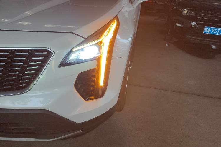 Used Cadillac XT4 2020 28T Two-Wheel-Drive Leading Version
