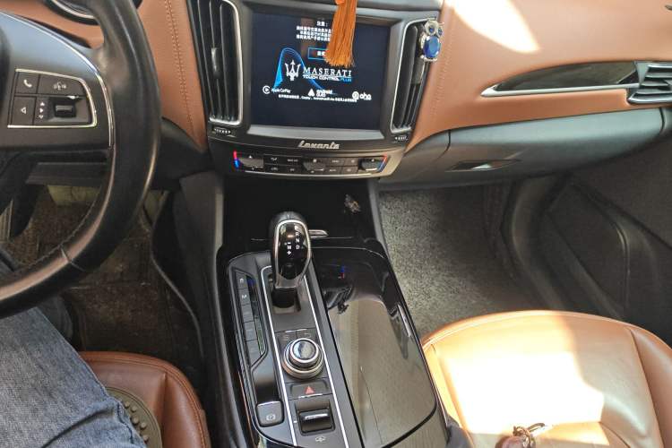 Used Maserati Levante 2016 3.0T S Standard Model Audio And AC Panel