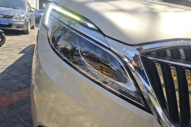 Used Buick GL8 2017 ES 28T Premium Version China V Standard Right Front Headlight