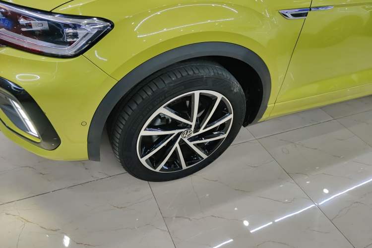 Used Volkswagen T-ROC 2023 300TSI DSG Two-Wheel Drive Starlight Edition
