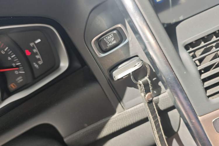 Used Volvo XC60 2015 T5 Smart Upgrade Model
