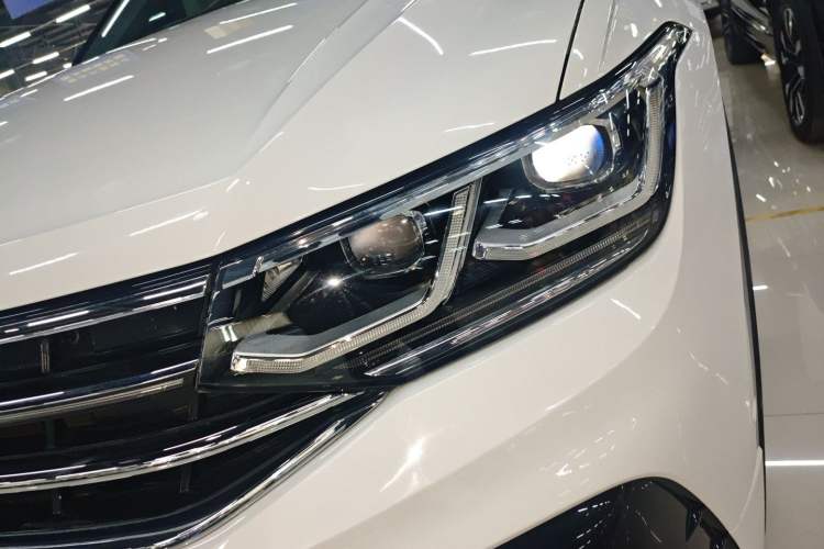 Used Volkswagen Tiguan L 2022 330TSI Automatic Two-Wheel Drive R-Line Flagship Edition
