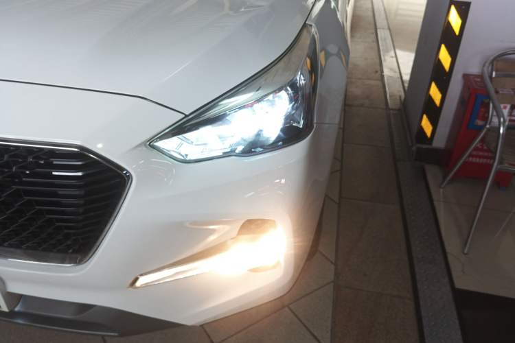 Used Haval M6 2018 Revised Version 1.5T DCT Two-Wheel Drive Elite Edition Left Front Headlight