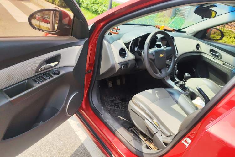 Used Chevrolet Cruze 2012 1.6L SE MT Driver Seat