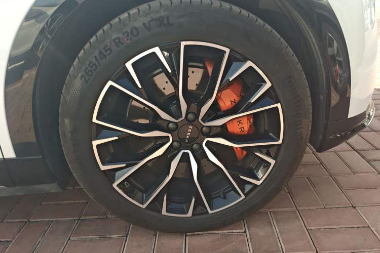 Used Zeekr 7X 2025 100kWh Long-Range All-Wheel Drive Intelligent Driving Version Right Front Wheel Hub