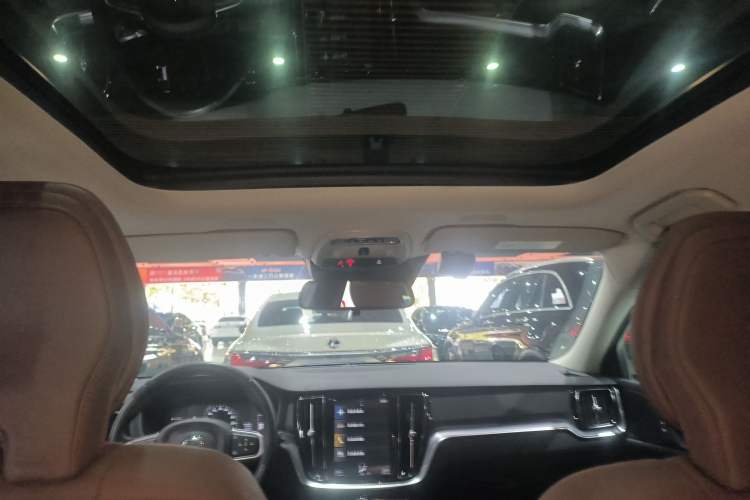 Used Volvo V60 2020 T4 Zhiyi Luxury Edition
