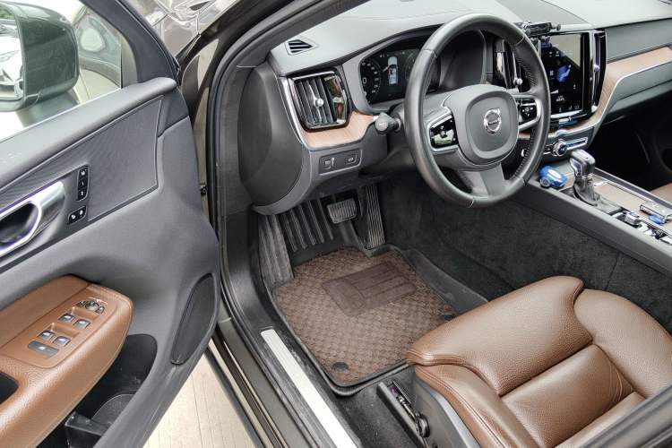 Used Volvo XC60 2021 T5 4x4 Smart Luxury Edition Driver Seat