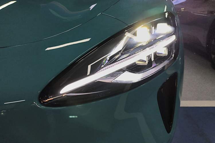 Used Xiaomi Auto SU7 2024 Four-Wheel Drive Ultra-Long Range Advanced Intelligent Driving Max Edition Left Front Headlight