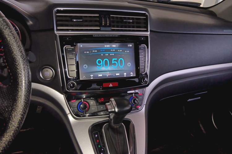 Used Haval H6 2015 Sport Edition 1.5T Automatic Two-Wheel Drive Luxury Model Audio And AC Panel