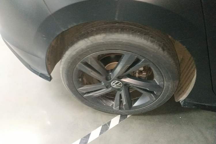 Used Volkswagen Golf 2023 280TSI DSG R-Line Lite Right Rear Wheel Hub