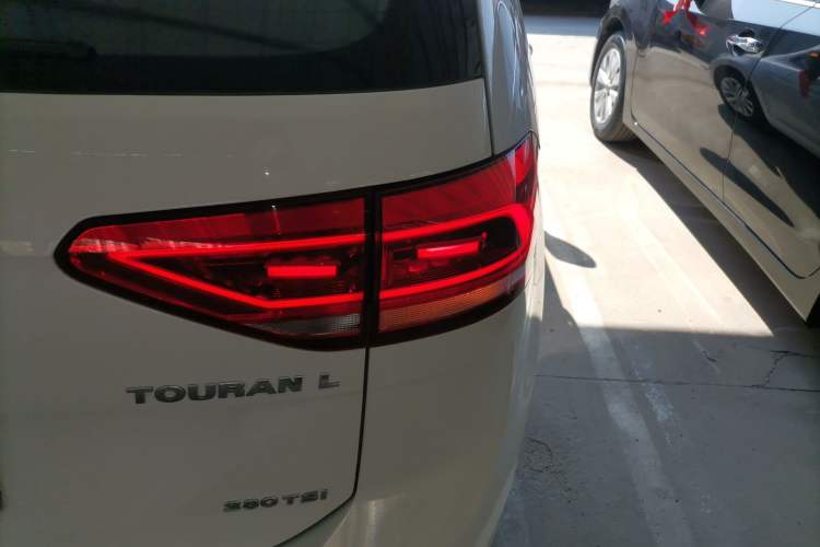 Used Volkswagen Touran 2018 Volkswagen Touran L 280TSI DSG Comfort Edition 7 Seats China V Emission Standard Right Rear Taillight