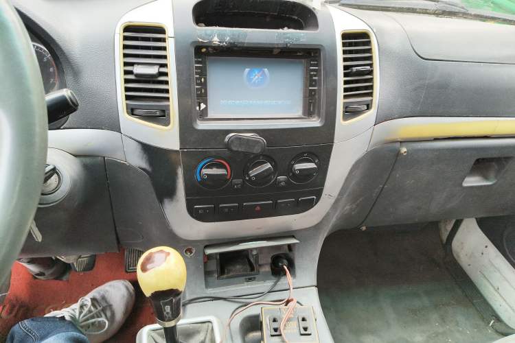 Used Foton Scenic 2014 2.0L Express Standard Long-Wheelbase High-Roof Version 486EQV4
