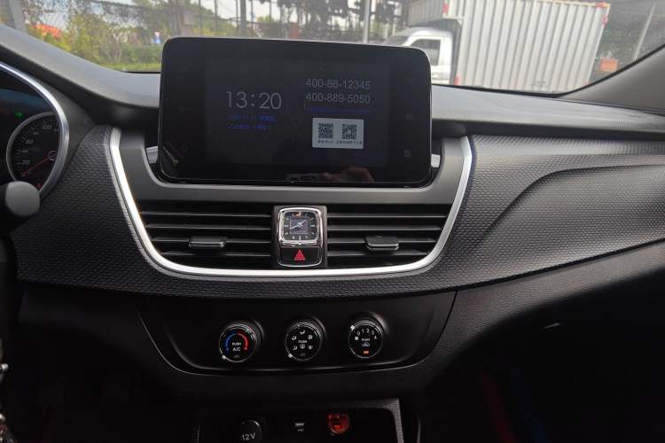 Used Baojun 730 2019 1.5L Manual Fashion Model 7-seater China VI