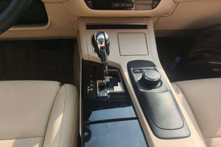 Used Lexus ES 2014 300h Elite Edition