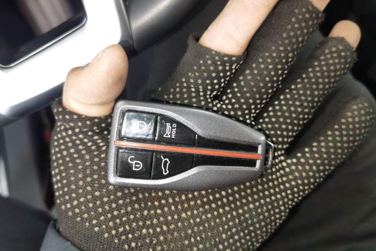 Used Hongqi HS5 2022 Revised Version 2.0T Smart Connect Flagship Edition Vehicle Key