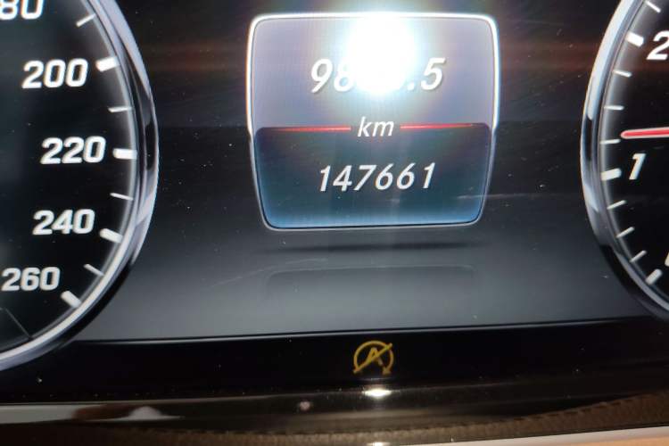 Used Mercedes-Benz S-Class 2016 S 320 L Luxury Model Odometer Close Up