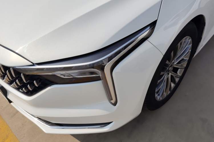 Used Bestune B70 2022 Third Generation 1.5T Automatic Enjoyment Version Left Front Headlight