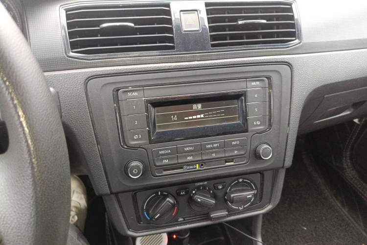 Used Volkswagen Santana 2016 1.4L Manual Fashion Edition