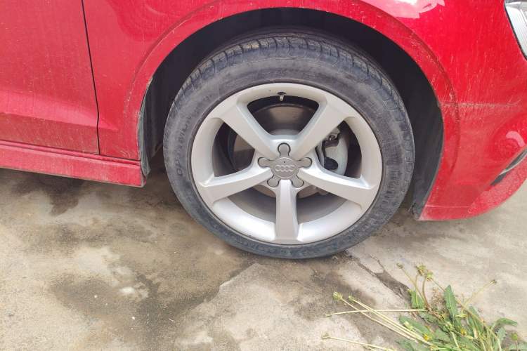 Used Audi A3 2018 30th Anniversary Edition Limousine 35 TFSI Fashion Model Right Front Wheel Hub