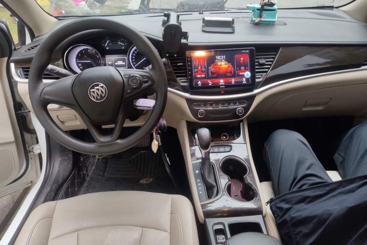 Used Buick Verano 2018 Sedan 15S Automatic Entry Model Center Console