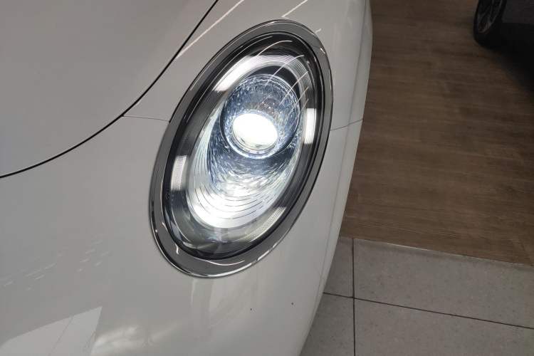 Used ORA Lightning Cat 2022 555 km Luxury Edition
