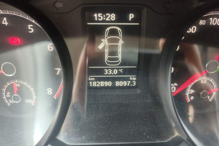 Used Volkswagen Passat 2017 330TSI DSG Luxury Edition Odometer Close Up