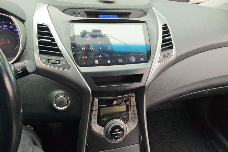 Used Hyundai Elantra (5th Generation / Langdong) 2012 1.6L Automatic Prestige Model Audio And AC Panel